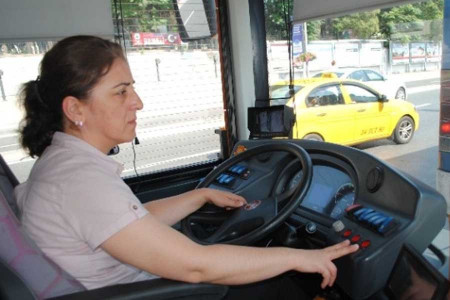 GÜNÜN İLKİ: İETT’de ilk defa kadın şoför olacak