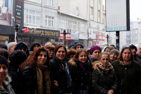 Değişim için kadınlar yan yana