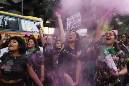 GÜNÜN TEPKİSİ: Polis tecavüzlerine karşı binlerce kadın sokakta!