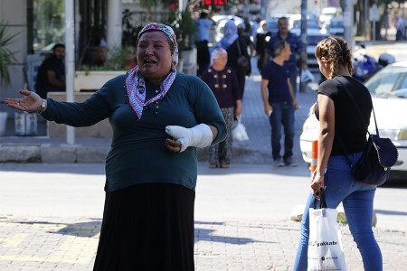 Kornayı duymayan işitme engelli kadını dövüp kolunu kırdılar