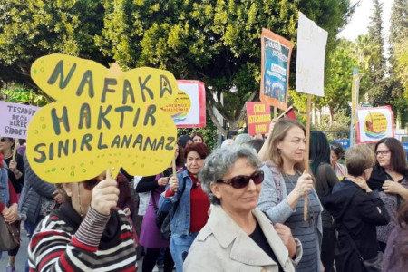 Nafaka dekontuna ‘haram olsun’ yazan erkeğe tazminat cezası verildi