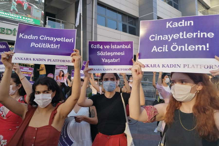 ‘Yasalar uygulanıyorsa, eksiklik yoksa bu ülkede kadınlar niçin katlediliyor?’