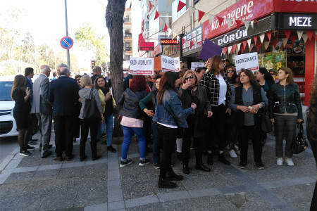 Bucalı kadınlar Meclisteki kadın sanatçı yasağına tepki gösterdi