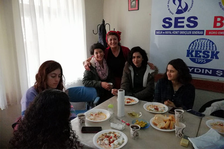 Aydın’da ihraç edilen emekçi kadınlarla için dayanışma etkinliği düzenlendi