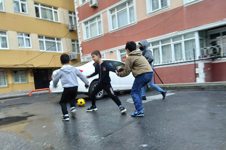 İş mi çocuk mu ikilemine çözüm: Ücretsiz, nitelikli, güvenli kreşler