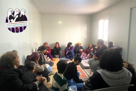Malatya’da depremzede kadınlarla #KızKardeşlikKöprüsü buluşması: ‘Birlik olmalıyız’