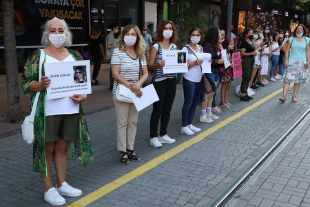 Eskişehir’de kadın zinciri: 'İstanbul Sözleşmesi’nden vazgeçmiyoruz'