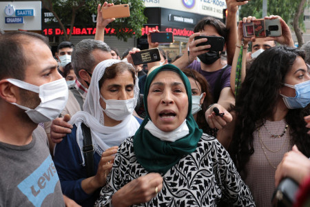 HDP'ye saldırıda öldürülen Deniz Poyraz’ın annesi: Gençler daha ne kadar ölecek?
