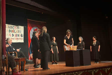 Tuzluçayırlı kadınlar sahnede: ‘Mücadeleden de kız kardeşlikten de vazgeçmeyeceğiz’