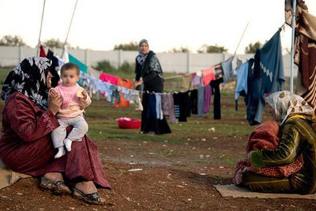 Suriyeli kadınlar: Oradaki kardeşlerimizi silip bizi yerleştirecekler