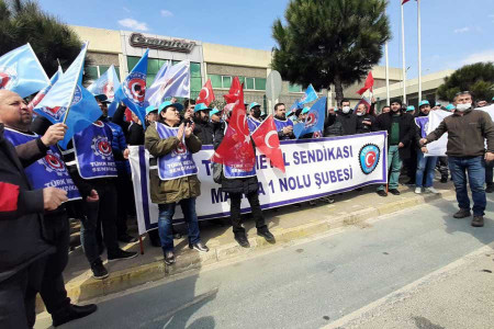 Sendikaya üye olduğu için işten atılan kadın işçi: Çocuklarım da mağdur olmasın diye buradayım