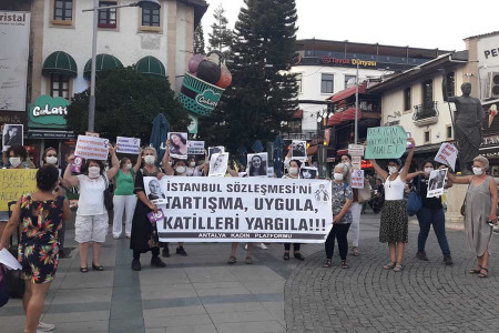 Antalya Kadın Platformu: Aklama, yargıla, İstanbul Sözleşmesi'ni uygula!