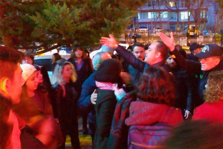 Ankara’da gözaltı ve polisin sert müdahalesine rağmen kadınlar yürüdü